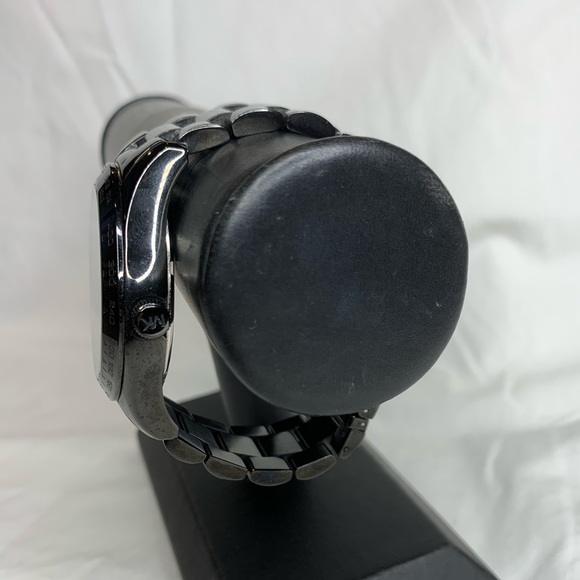 Michael Kors oversized World Map Watch - Picture 2 of 5